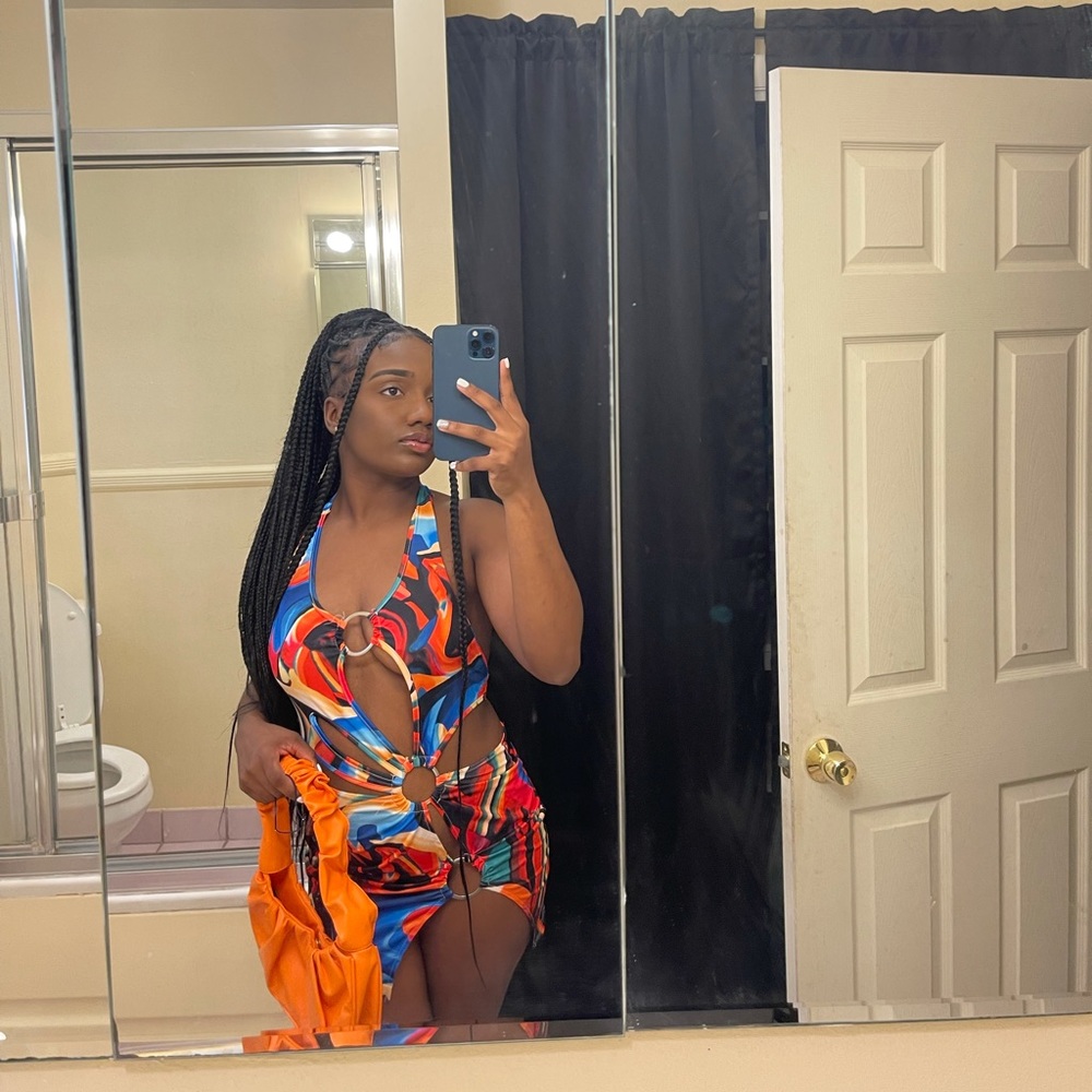 DRESS WITH A TWIST